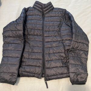 Amazon Essentials Women’s Lightweight Gray Puffer Jacket